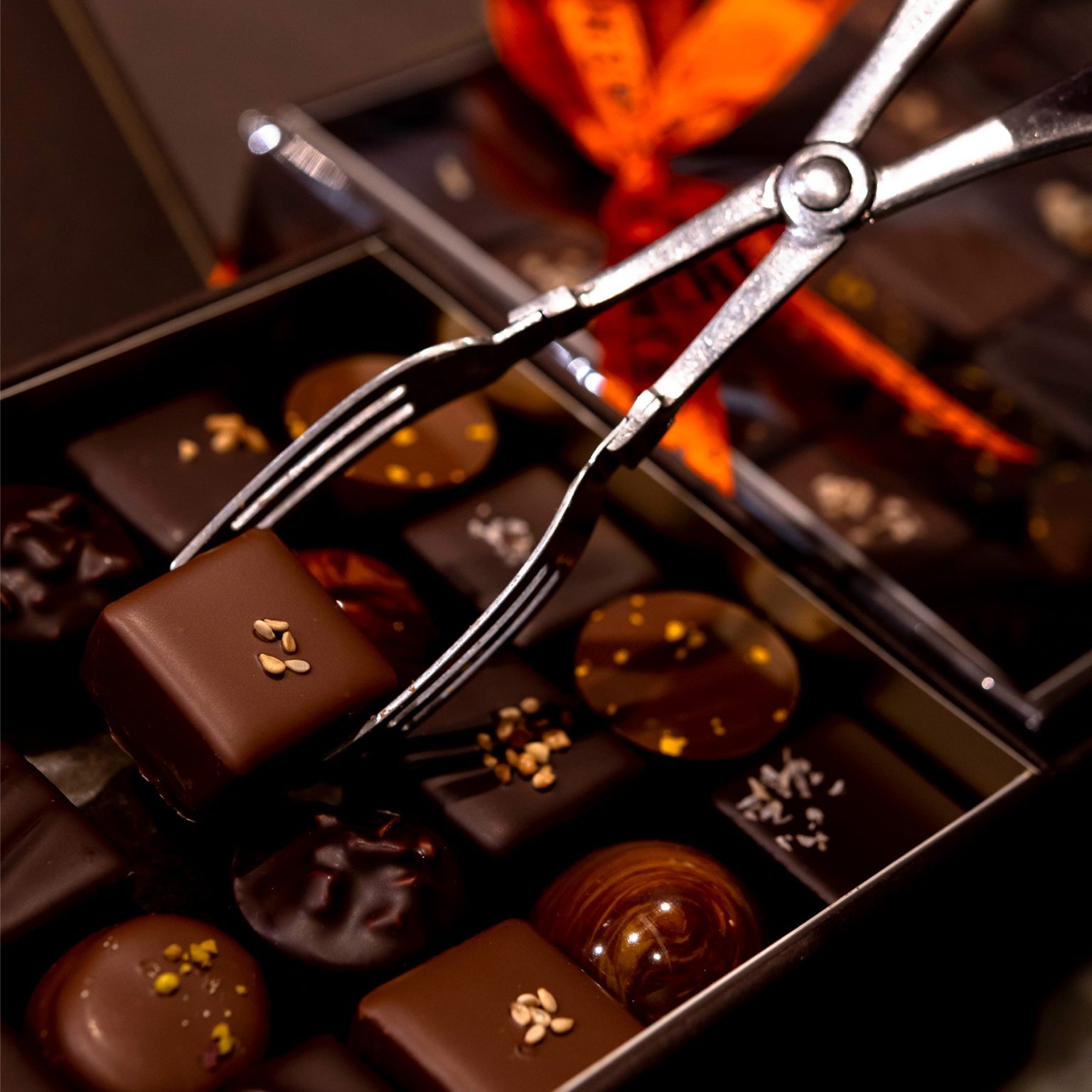 découvrez les meilleurs chocolatiers en ligne et savourez une sélection fine de chocolats artisanaux, pralines et douceurs sucrées, livrés directement chez vous. faites plaisir à vos papilles avec nos créations chocolatées de qualité.