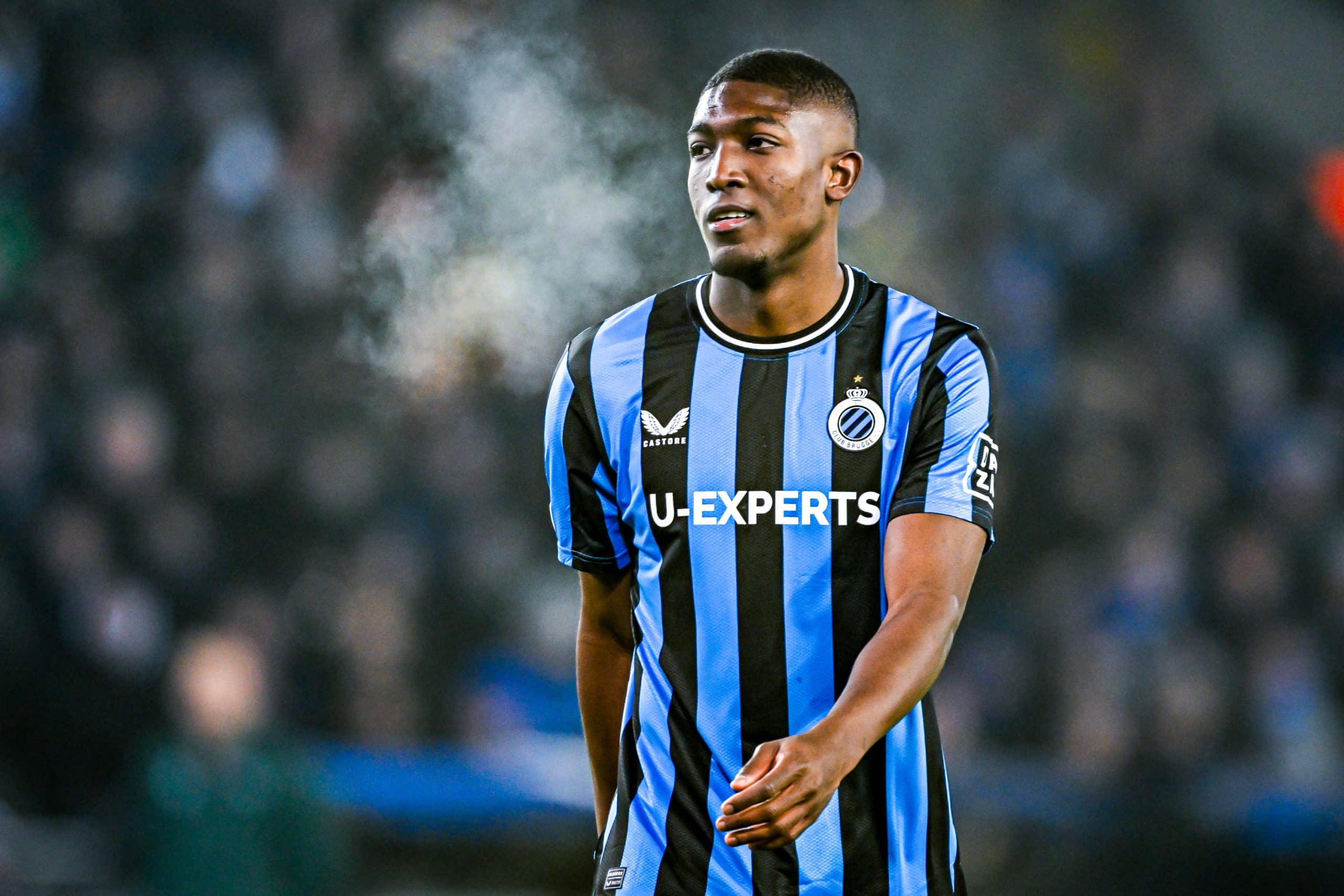 Les 10 défenseurs centraux les plus emblématiques de l'histoire du football - plare. découvrez les défenseurs centraux emblématiques qui ont marqué l'histoire du football. plongez dans l'univers de ces joueurs légendaires, leurs techniques de jeu, leur impact sur le terrain et leur contribution à leurs équipes. un hommage aux géants de l'arrière-garde!