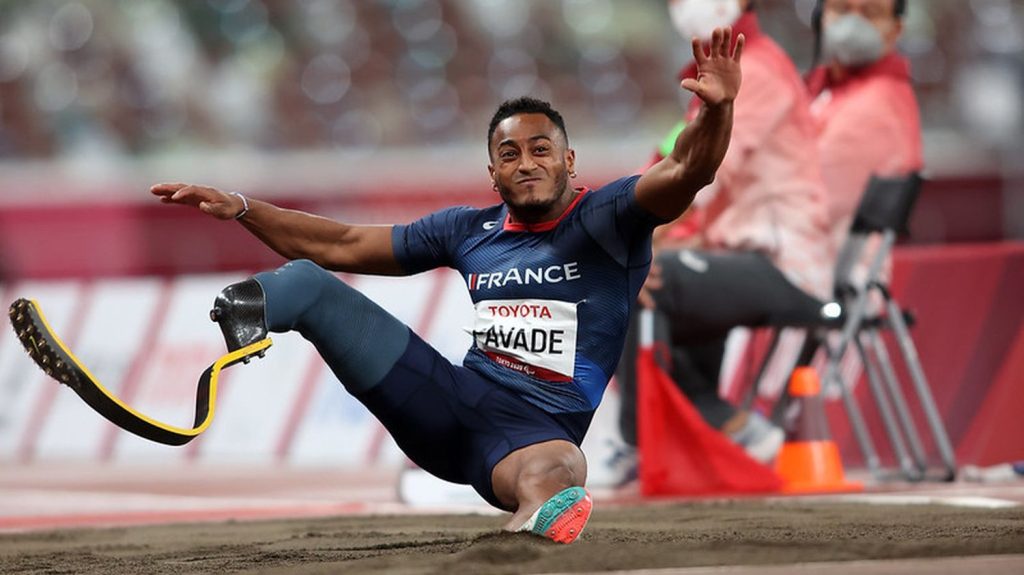 découvrez les exploits impressionnants des athlètes en saut en longueur, leurs performances remarquables et les moments les plus mémorables de cette discipline olympique classique. plongez dans l'univers des sauteurs qui défient la gravité et repoussent les limites de l'excellence sportive.