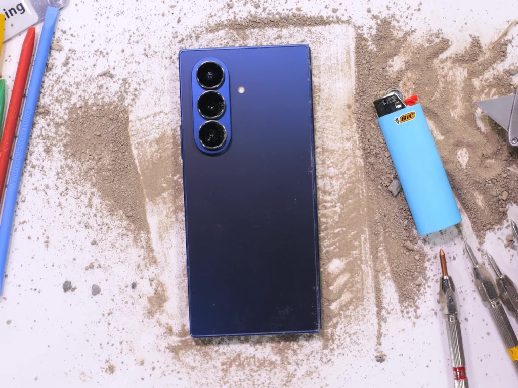 Test de Durabilité du Galaxy Z Fold7 : Un Design Élégant Sans Compromis sur la Résistance !