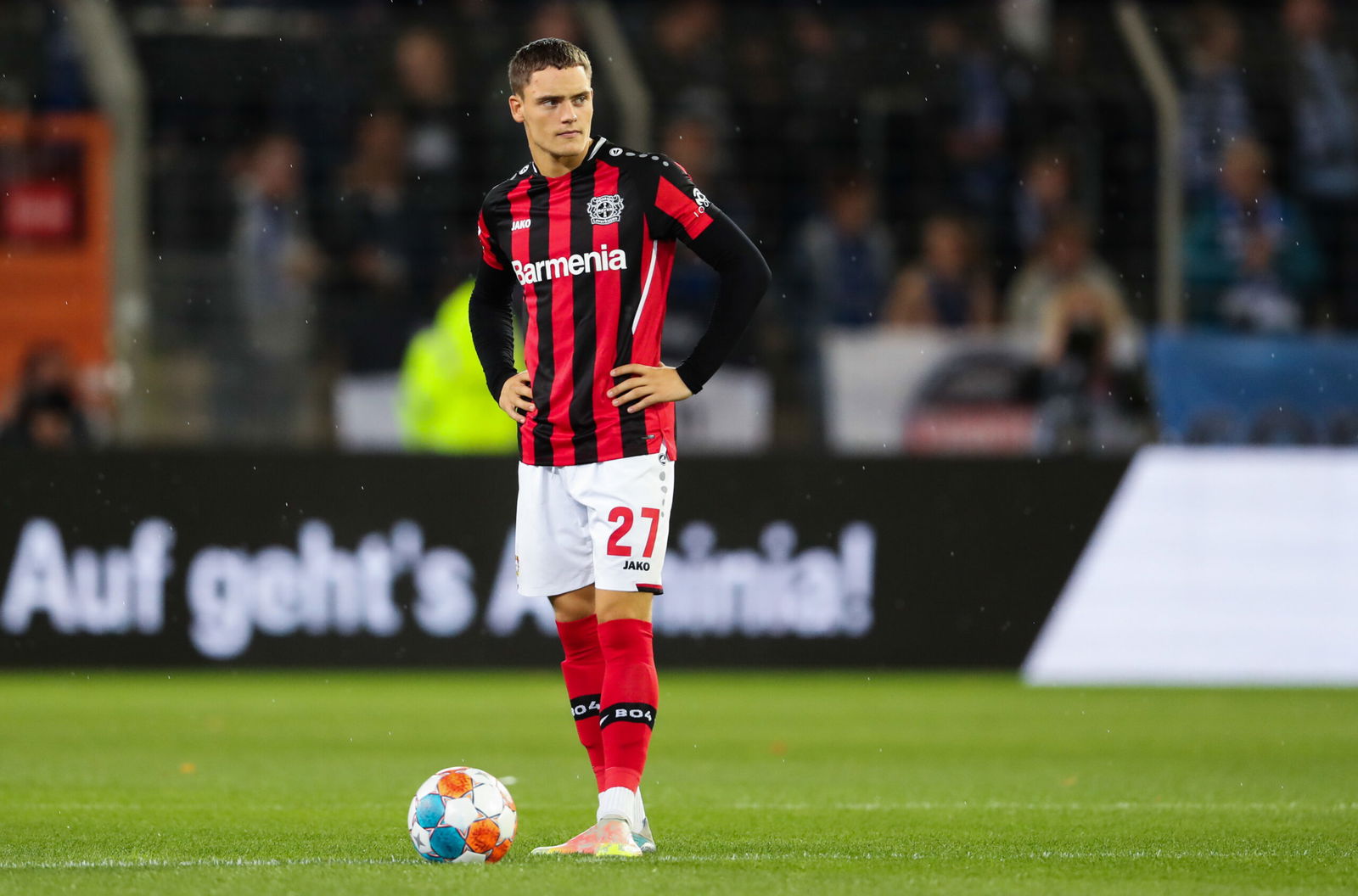 Les 10 icônes du Bayer Leverkusen à travers l'histoire - plare. découvrez les icônes du bayer leverkusen, club de football allemand emblématique. plongez dans l'histoire des joueurs légendaires qui ont marqué de leur empreinte ce club, ainsi que leurs exploits sur le terrain et leur impact sur le football.