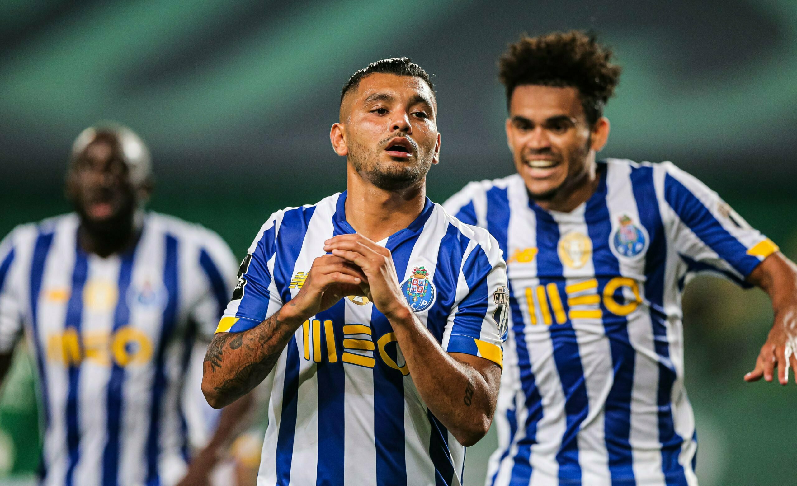 Les 10 icônes légendaires du FC Porto - plare. découvrez les icônes du fc porto, des légendes du football portugais qui ont marqué l'histoire du club. plongez dans l'univers des joueurs emblématiques, des moments inoubliables et des trophées qui font la fierté des supporters. explorez leur héritage et leur impact sur le monde du football.