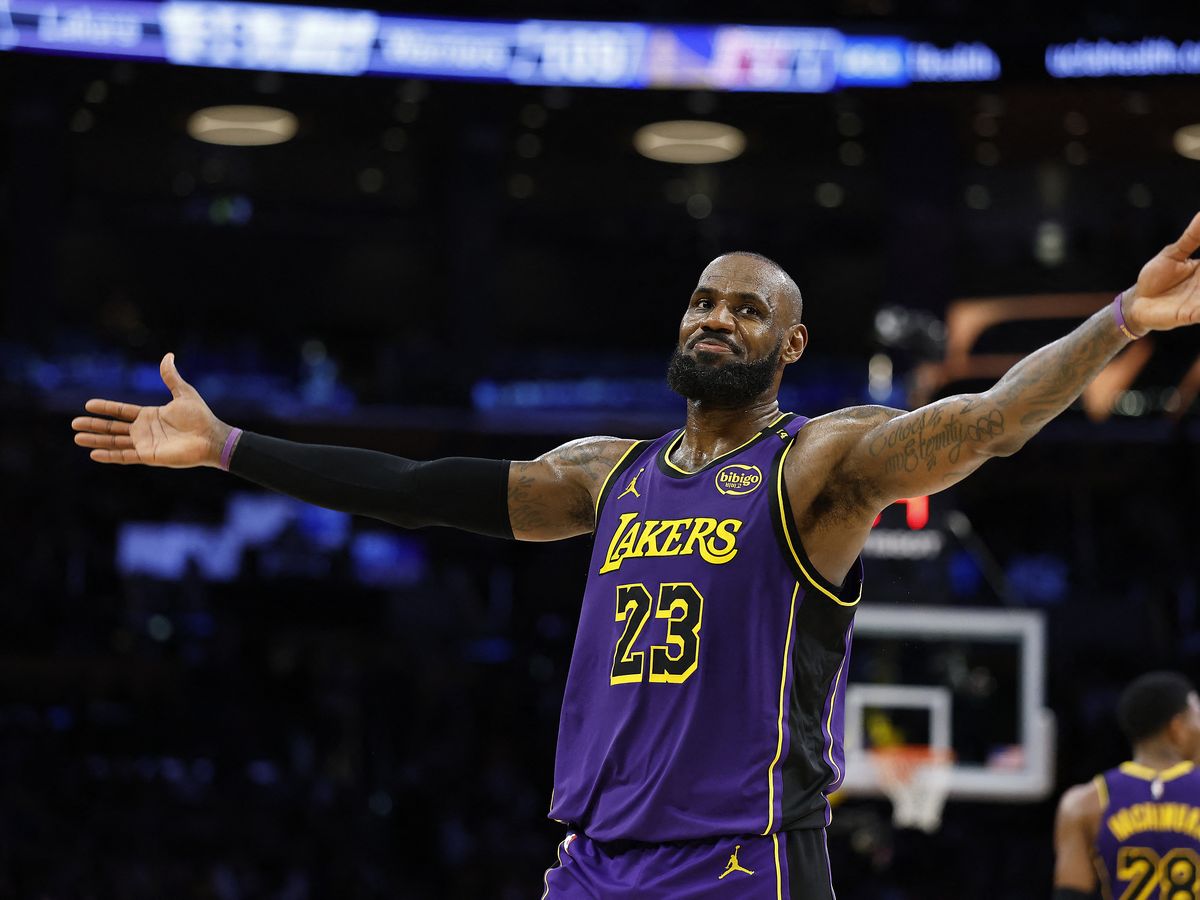 Les 10 des joueurs de basket qui ont marqué l'histoire de la NBA - plare. découvrez l'univers fascinant des joueurs nba historiques qui ont marqué le basketball avec leur talent exceptionnel et leurs performances inoubliables. plongez dans l'héritage de ces légendes du jeu et revivez les moments qui ont façonné l'histoire de la nba.