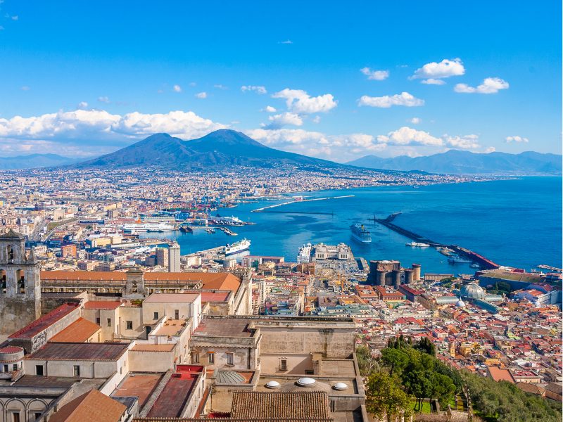 Les 10 légendes qui ont marqué l'histoire du club de Naples - plare. découvrez les légendes fascinantes de naples, une ville riche en histoire et en mystères. plongez dans le folklore, les récits mythiques et les traditions populaires qui font de naples un lieu unique au cœur de l'italie.