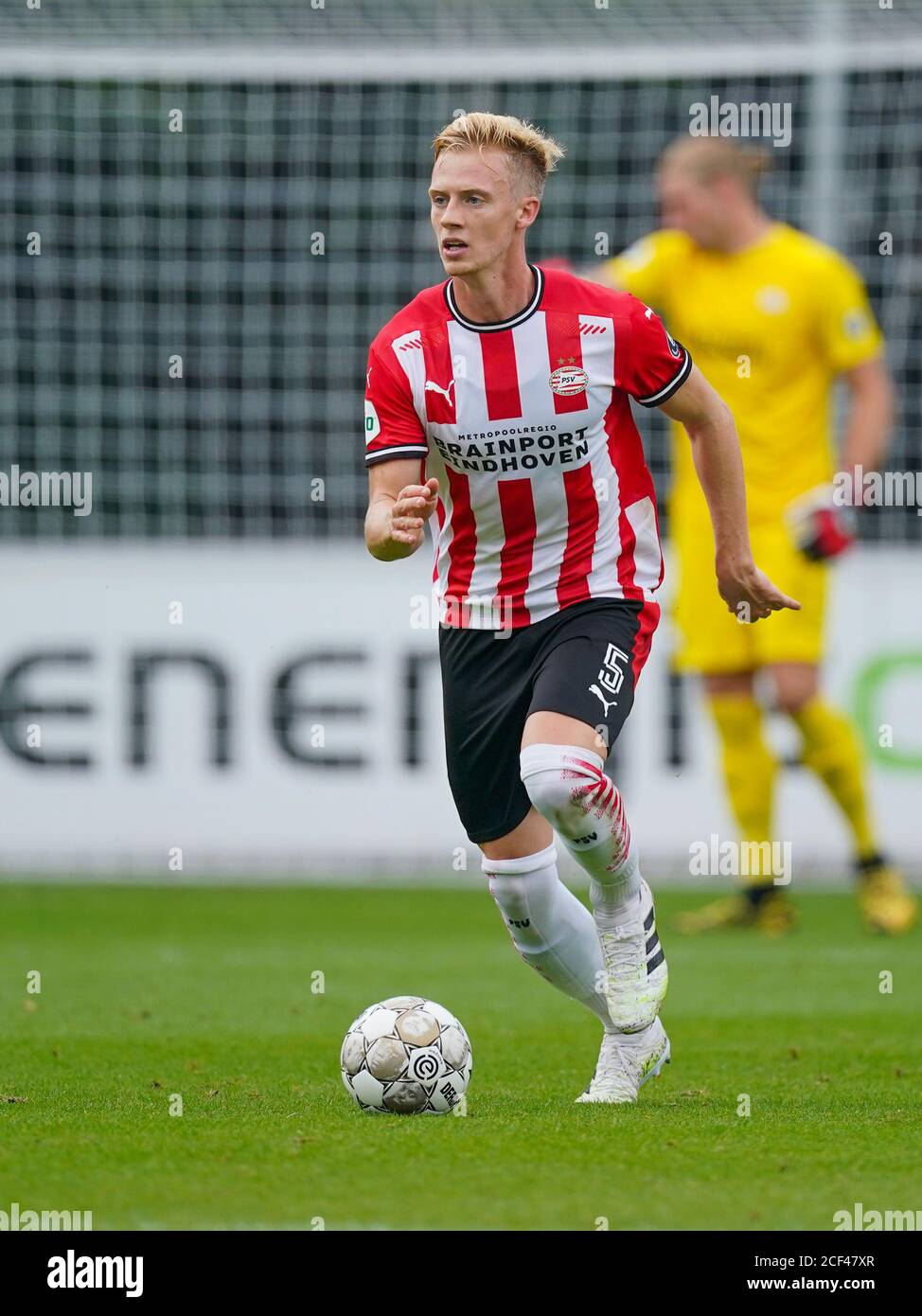 Les 10 légendes du PSV Eindhoven qui ont marqué l'histoire du club - plare. découvrez les légendes du psv, ces joueurs emblématiques qui ont marqué l'histoire du club néerlandais avec leur talent et leur passion. plongez dans leurs parcours, leurs exploits et l'impact qu'ils ont eu sur le monde du football.