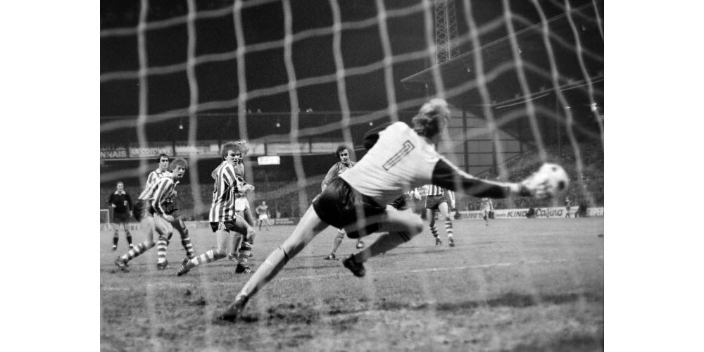 Les 10 légendes du PSV Eindhoven qui ont marqué l'histoire du club - plare. découvrez les légendes du psv eindhoven, des joueurs emblématiques qui ont marqué l'histoire du club et du football. plongez dans leurs trajectoires, leurs exploits et l'impact qu'ils ont eu sur le sport.