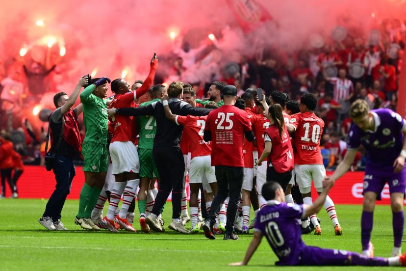 Les 10 légendes du PSV Eindhoven qui ont marqué l'histoire du club - plare. découvrez les légendes du psv eindhoven, un club emblématique du football néerlandais. de leurs parcours impressionnants à leurs contributions mémorables sur le terrain, plongez dans l'histoire des joueurs qui ont marqué le club et son héritage.
