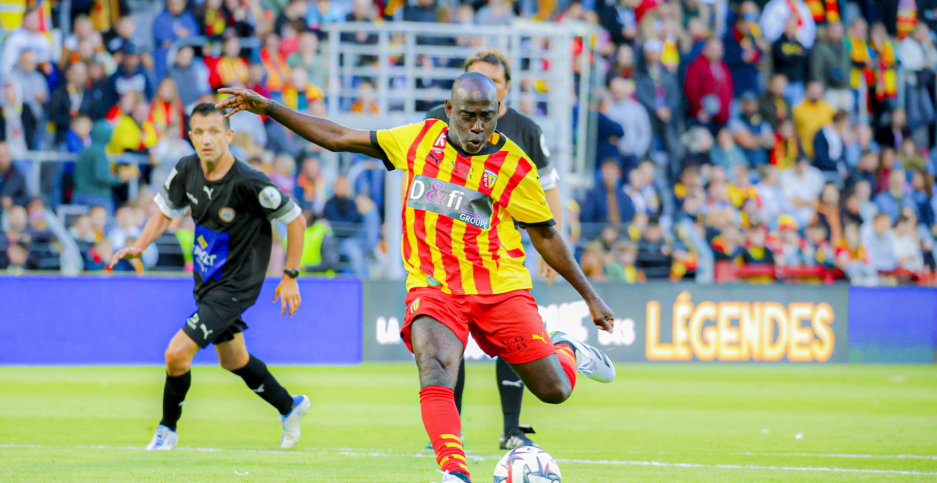 découvrez les légendes du rc lens, les héros qui ont marqué l'histoire du club et laissé une empreinte indélébile dans le cœur des supporters. plongez dans leur parcours, leurs exploits et leur passion pour le football.