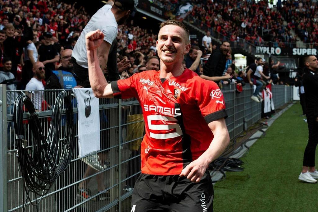 Les 10 légendes qui ont marqué l'histoire du Stade Rennais FC - plare. découvrez les légendes du stade rennais, leurs parcours emblématiques et les moments marquants qui ont marqué l'histoire du club. plongez dans l'héritage sportif et les figures légendaires qui ont fait vibrer les supporters rennais.