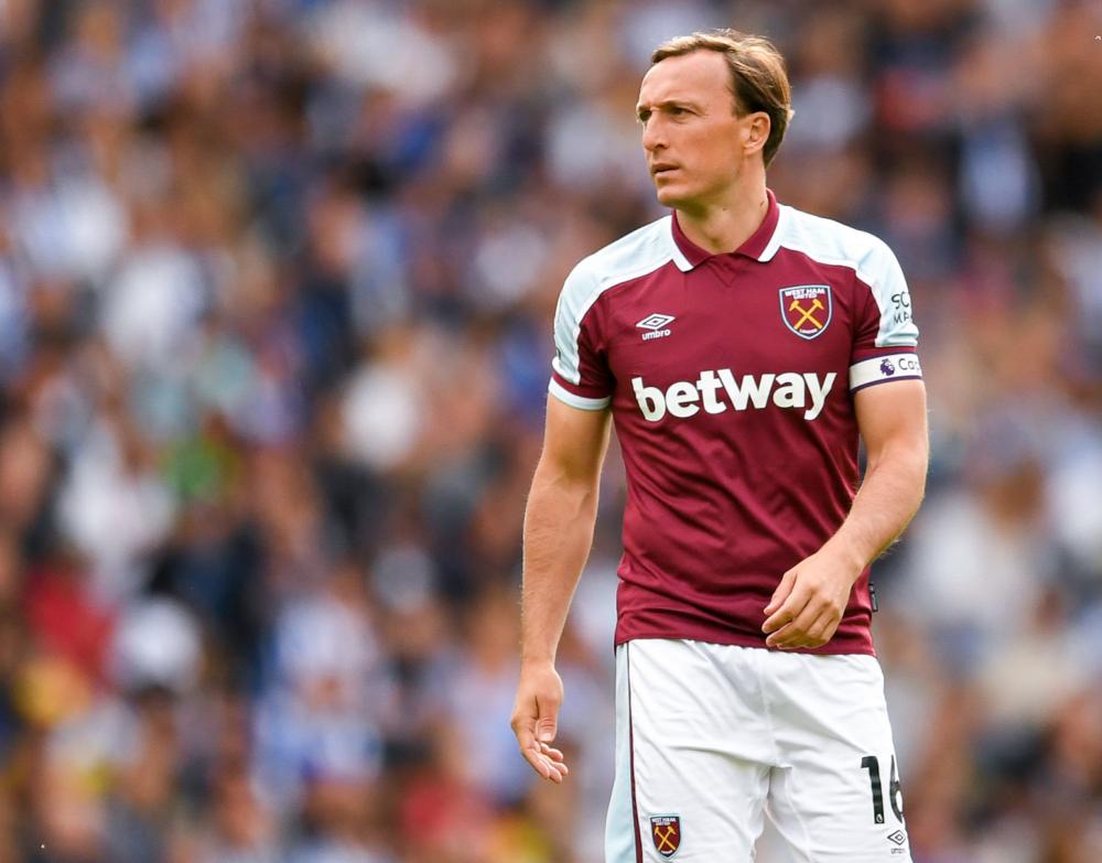 Les 10 légendes emblématiques de l'histoire de West Ham United - plare. découvrez les légendes emblématiques de west ham united, des joueurs qui ont marqué l'histoire du club et laissé une empreinte indélébile dans le cœur des fans. plongez dans l'héritage et les exploits de ces icônes du football.