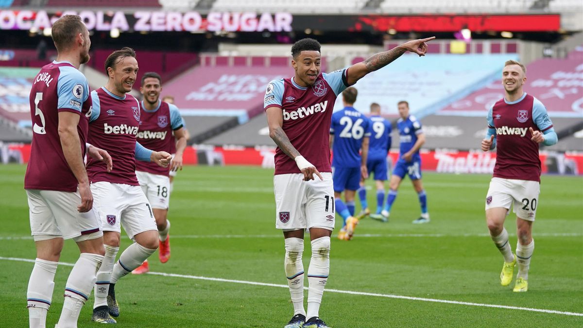Les 10 légendes emblématiques de l'histoire de West Ham United - plare. découvrez les légendes emblématiques de west ham, leurs parcours extraordinaires et l'impact qu'ils ont eu sur le club et ses supporters. plongez dans l'histoire fascinante d'une équipe au riche héritage.