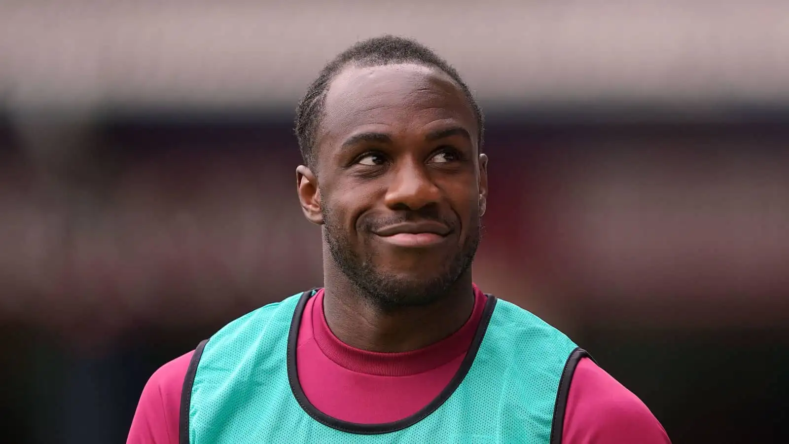 Les 10 légendes emblématiques de l'histoire de West Ham United - plare. découvrez les légendes emblématiques de west ham, des joueurs qui ont façonné l'histoire du club avec leur talent et leur passion. plongez dans les récits de leurs exploits mémorables et leur impact indélébile sur le football anglais.