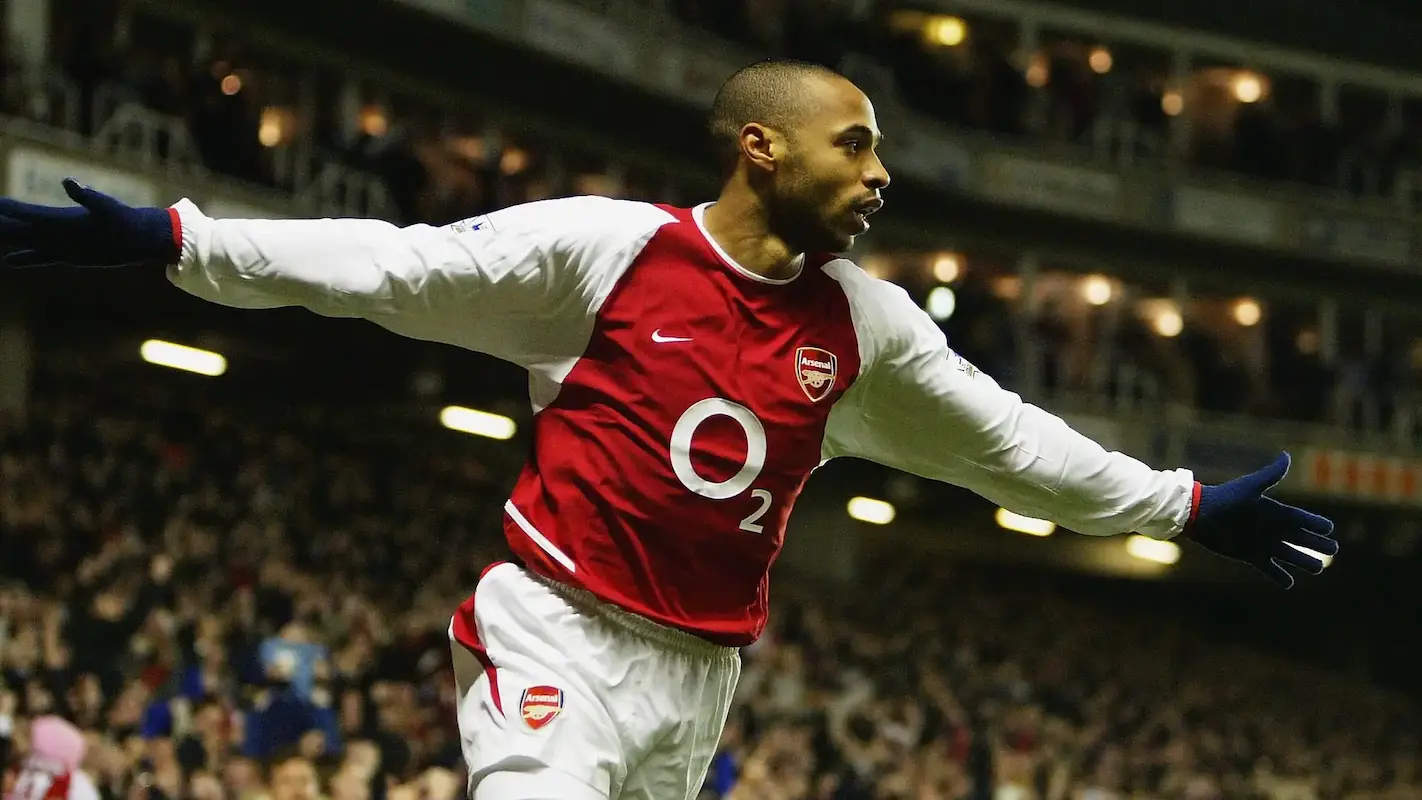 Les légendes du football : top 10 des joueurs emblématiques d'Arsenal - plare. découvrez notre sélection des 10 meilleurs joueurs d'arsenal, des légendes aux étoiles montantes. plongez dans l'histoire et les performances de chacun, et revivez les moments inoubliables qui ont marqué le club.