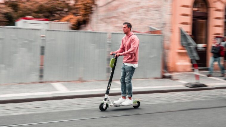 Les 10 des sites pour dénicher votre trottinette électrique - plare. découvrez notre sélection des 10 meilleurs sites pour acheter ou en savoir plus sur les trottinettes électriques. comparez les modèles, les prix et les avis des utilisateurs pour faire le meilleur choix et profiter pleinement de votre expérience de mobilité urbaine.