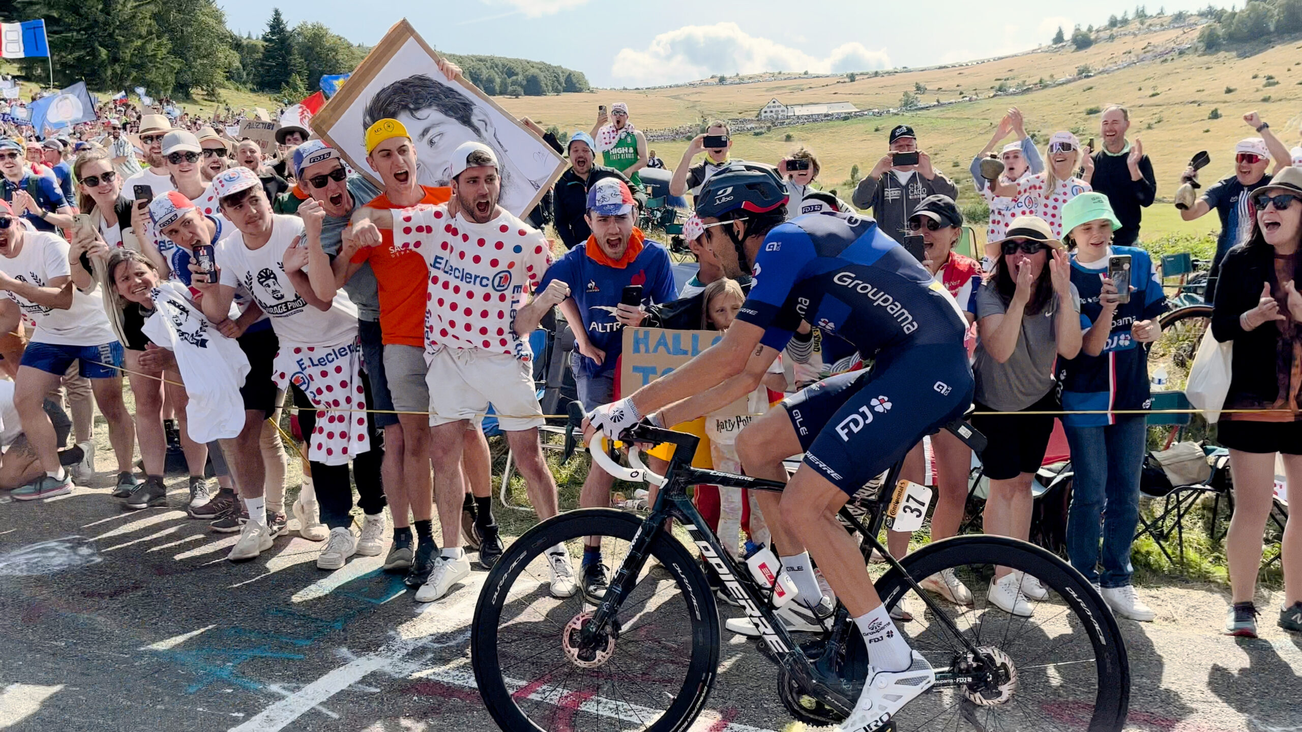 Tour de France : le virage de Pinot, une nouvelle référence sur Google Maps - plare. découvrez le vin exceptionnel du virage de pinot, une expérience sensorielle qui allie finesse et caractère. plongez dans l'univers aromatique de ce cépage prisé, pour une dégustation qui saura ravir les amateurs de vin.