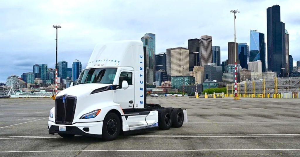 Zeem déploie 19 camions semi-électriques dans le PNW pour un transport durable et efficace