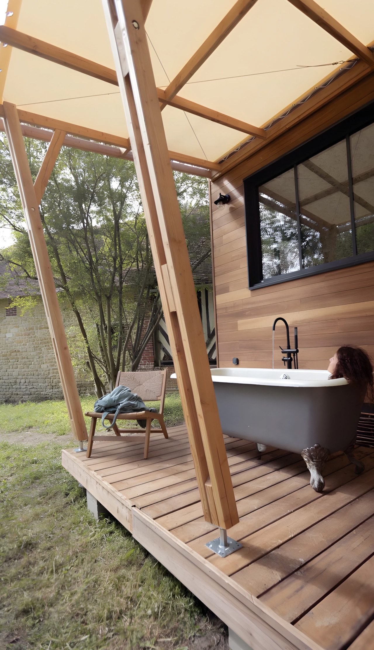 1754178560 478 Decouvrez ce Tiny Home Innovant Profitez dun Bain En - plare.