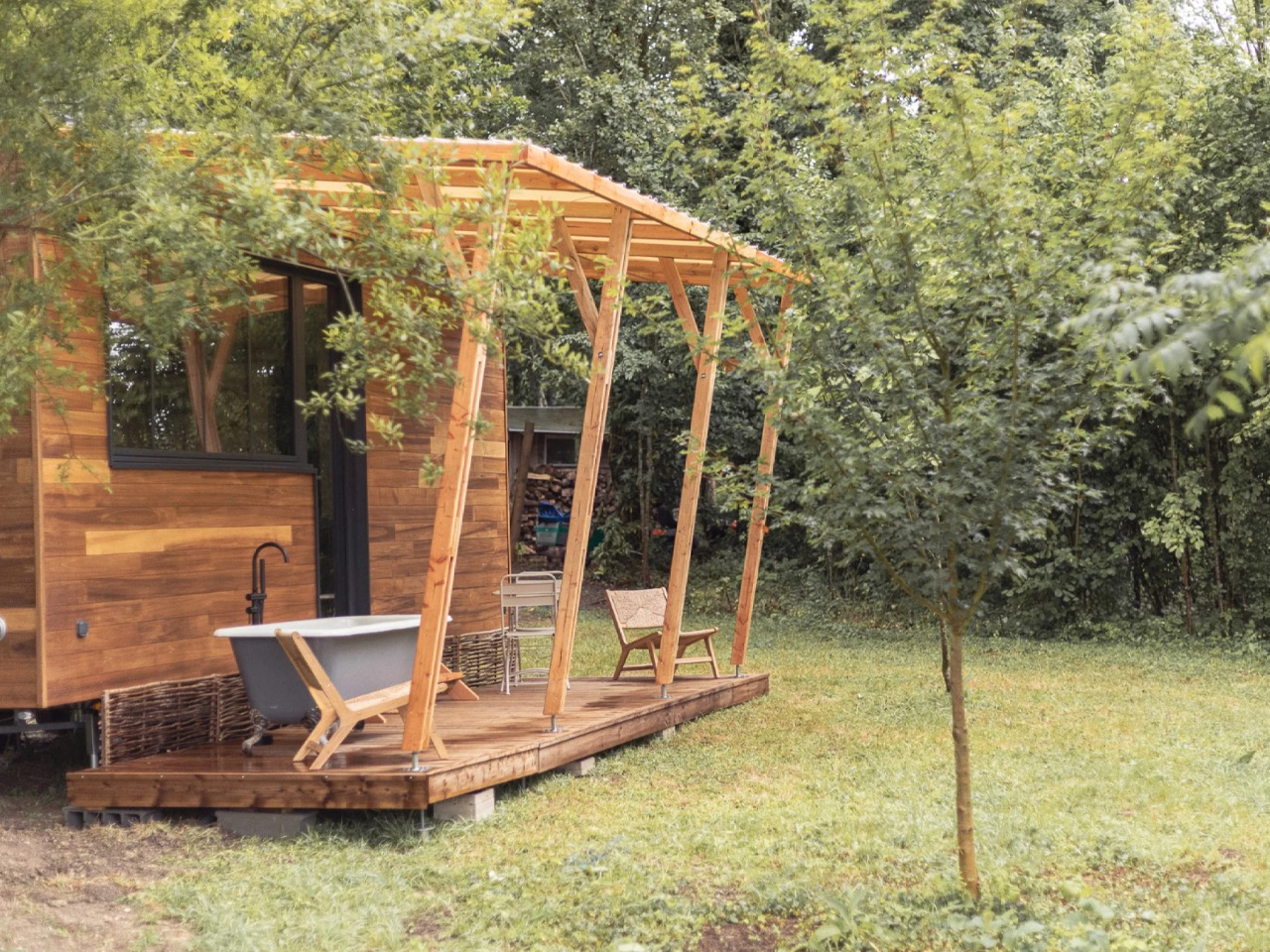 1754178561 256 Decouvrez ce Tiny Home Innovant Profitez dun Bain En - plare.