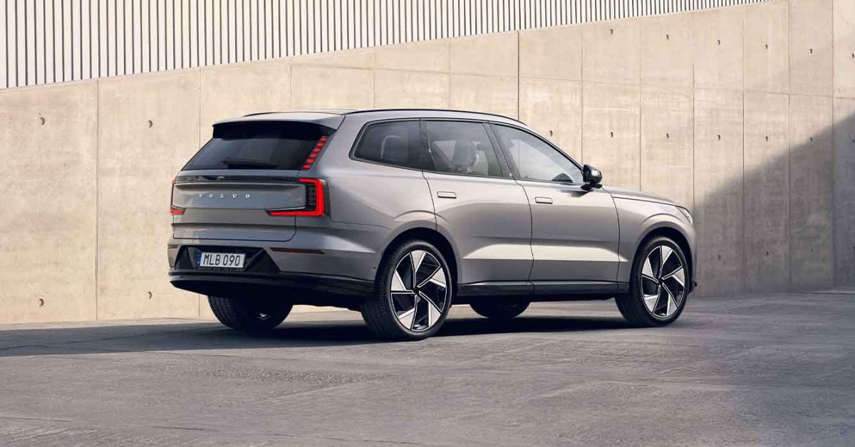1754401770 Volvo EX90 rear side - plare.
