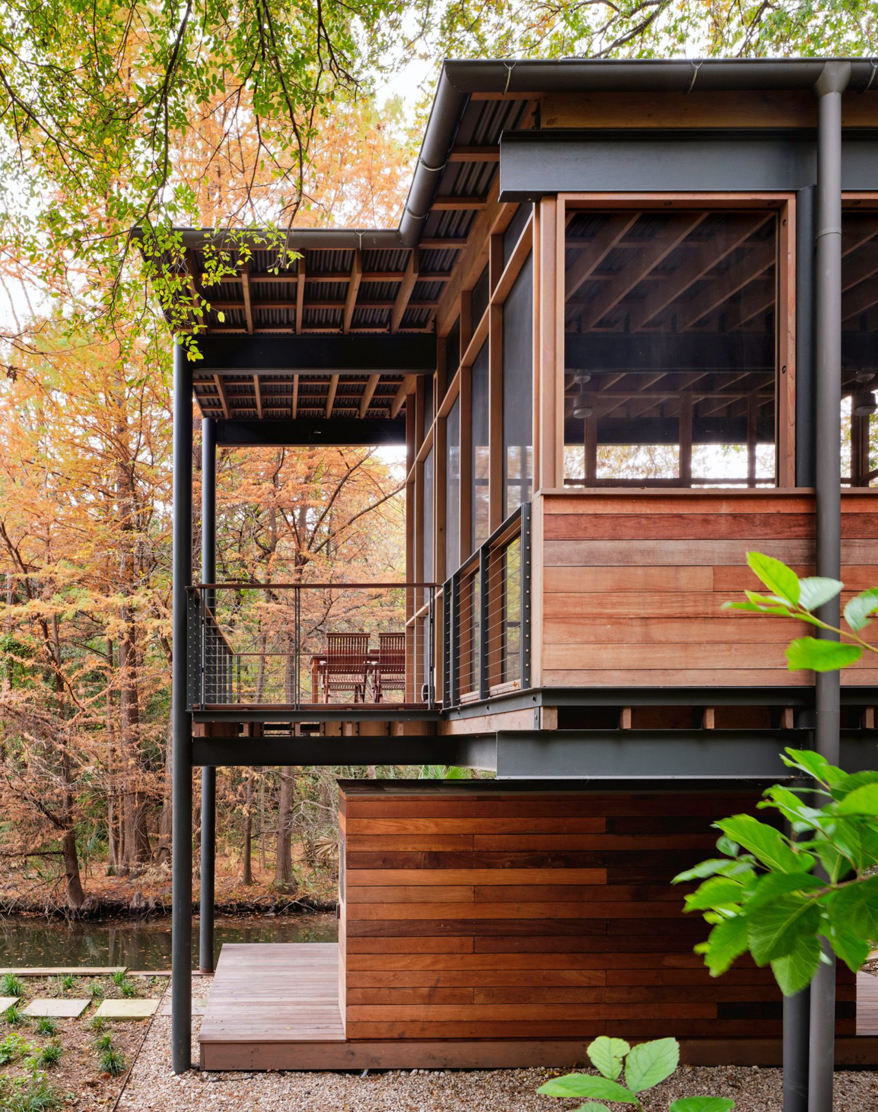 1754436735 940 Decouvrez ce Pavillon Epoustouflant Qui Surplombe un Ruisseau Une - plare.