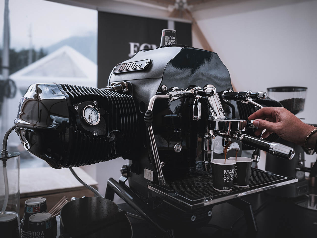 1754495906 528 Decouvrez comment BMW revolutionne le monde du cafe avec ses - plare.