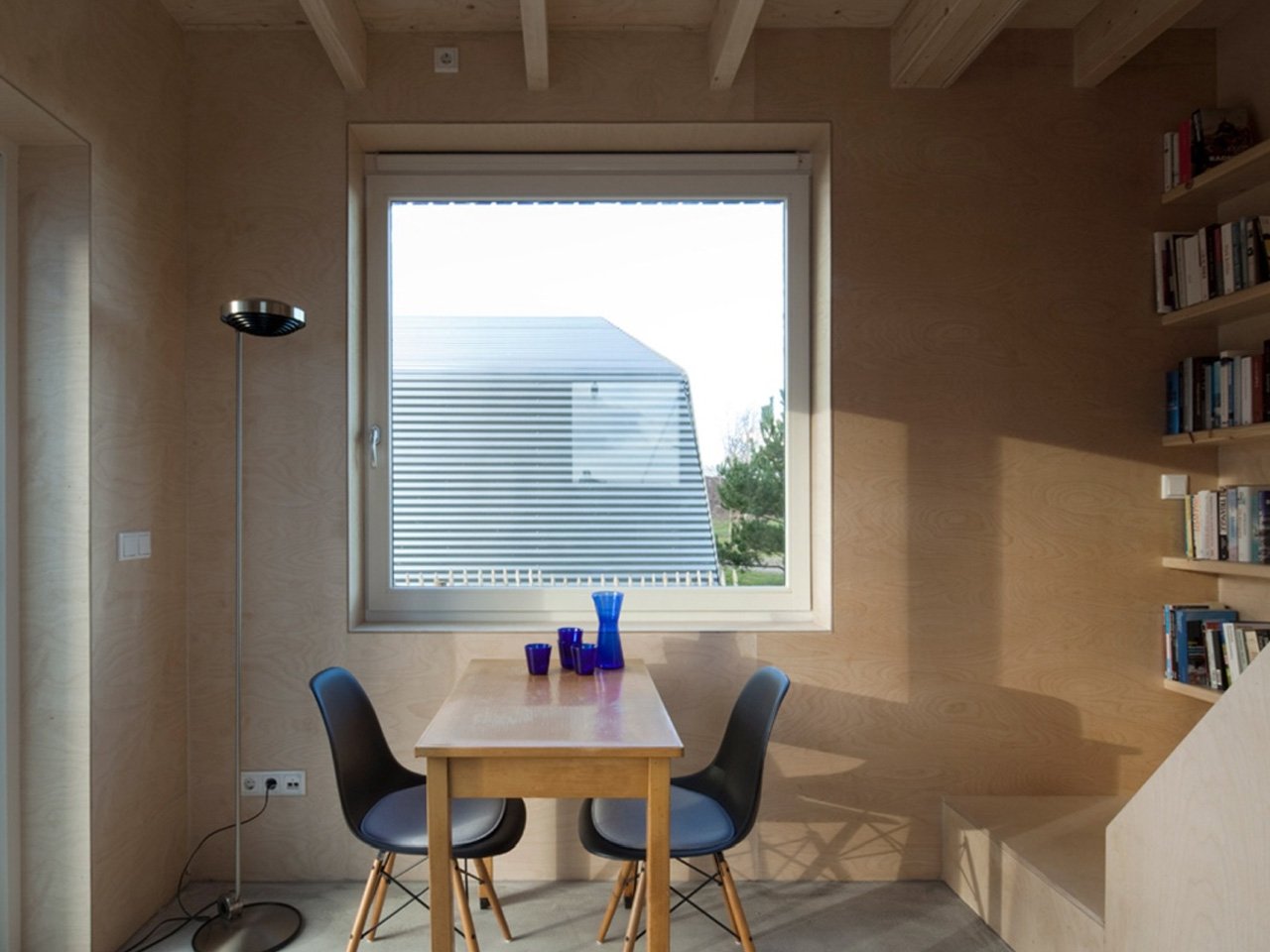 1754674388 222 Comment Cette Maison Etroite Revolutionne la Vie sur un Petit - plare.