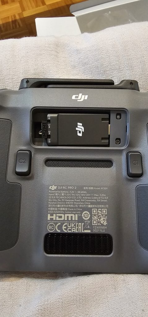 1755003926 874 DJI Mavic 4 Pro un dongle cellulaire en vue - plare.