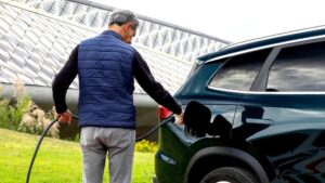 "Ventas y producción: la tecnología que transforma tu negocio" - plare. Véhicules hybrides