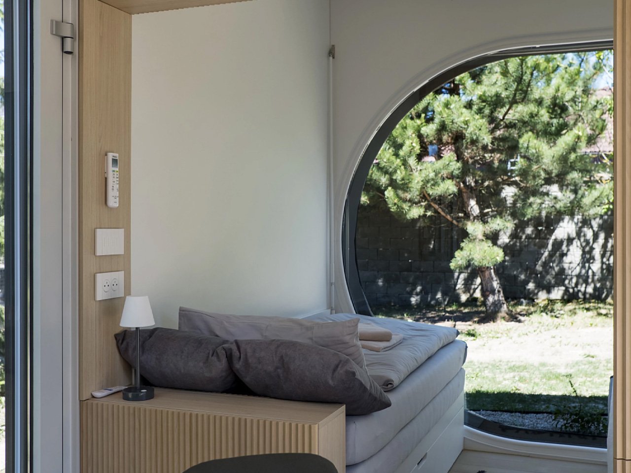 1755280174 219 Decouvrez Comment Ce Tiny Home Modular Off Grid a 55 000 - plare.