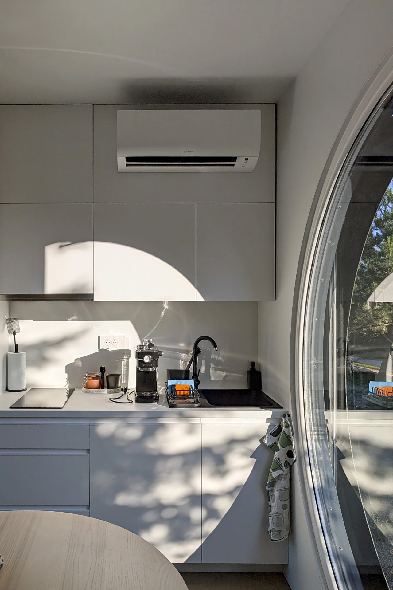 1755280174 483 Decouvrez Comment Ce Tiny Home Modular Off Grid a 55 000 - plare.