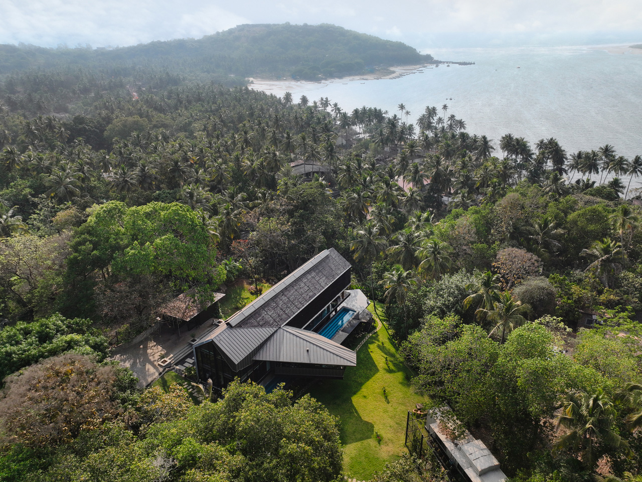 1755639576 760 Decouvrez la Premiere Maison en Bois Massif de Goa - plare.