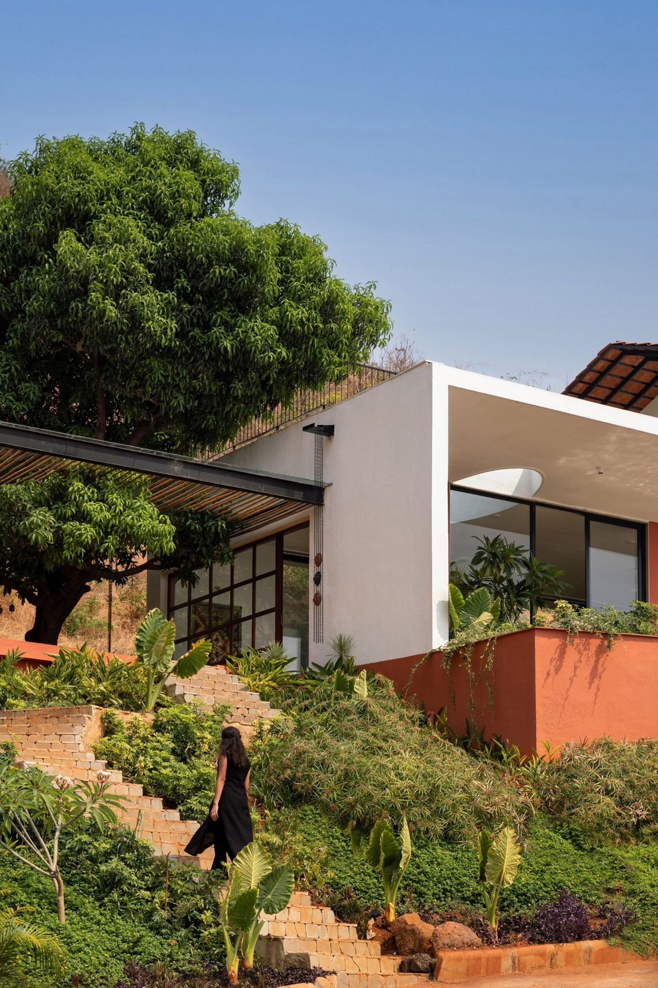 1755907157 68 Decouvrez cette Villa Biophilique dans les Montagnes Sahyadris Un - plare.