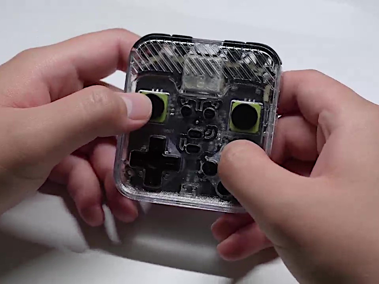 1756284566 280 Decouvrez le Controleur de Jeu Magnetique Abxylute Transformez Votre - plare.