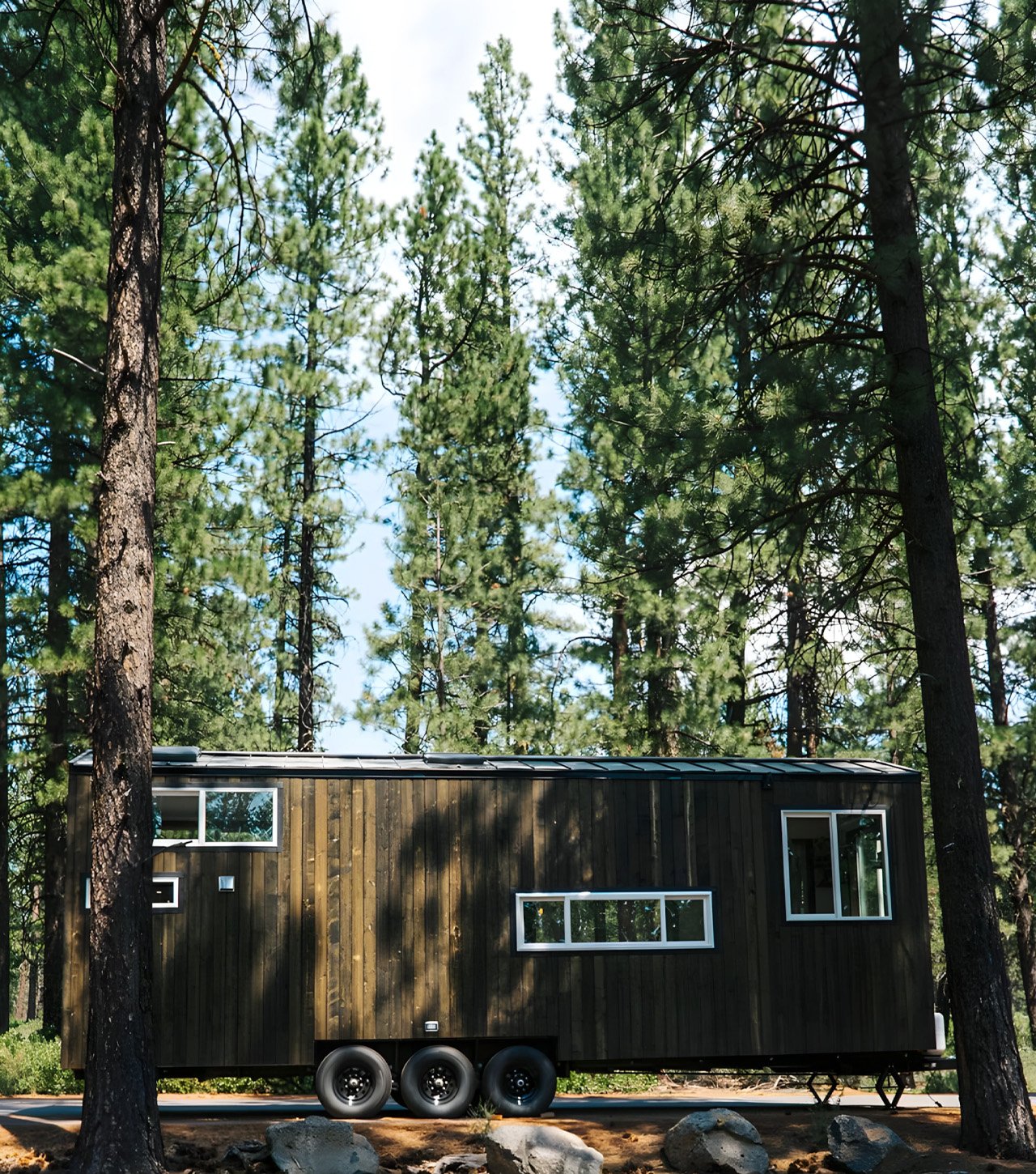 1756425961 127 Decouvrez Comment Cette Tiny House Eclatante Transforme 30 Pieds en - plare.