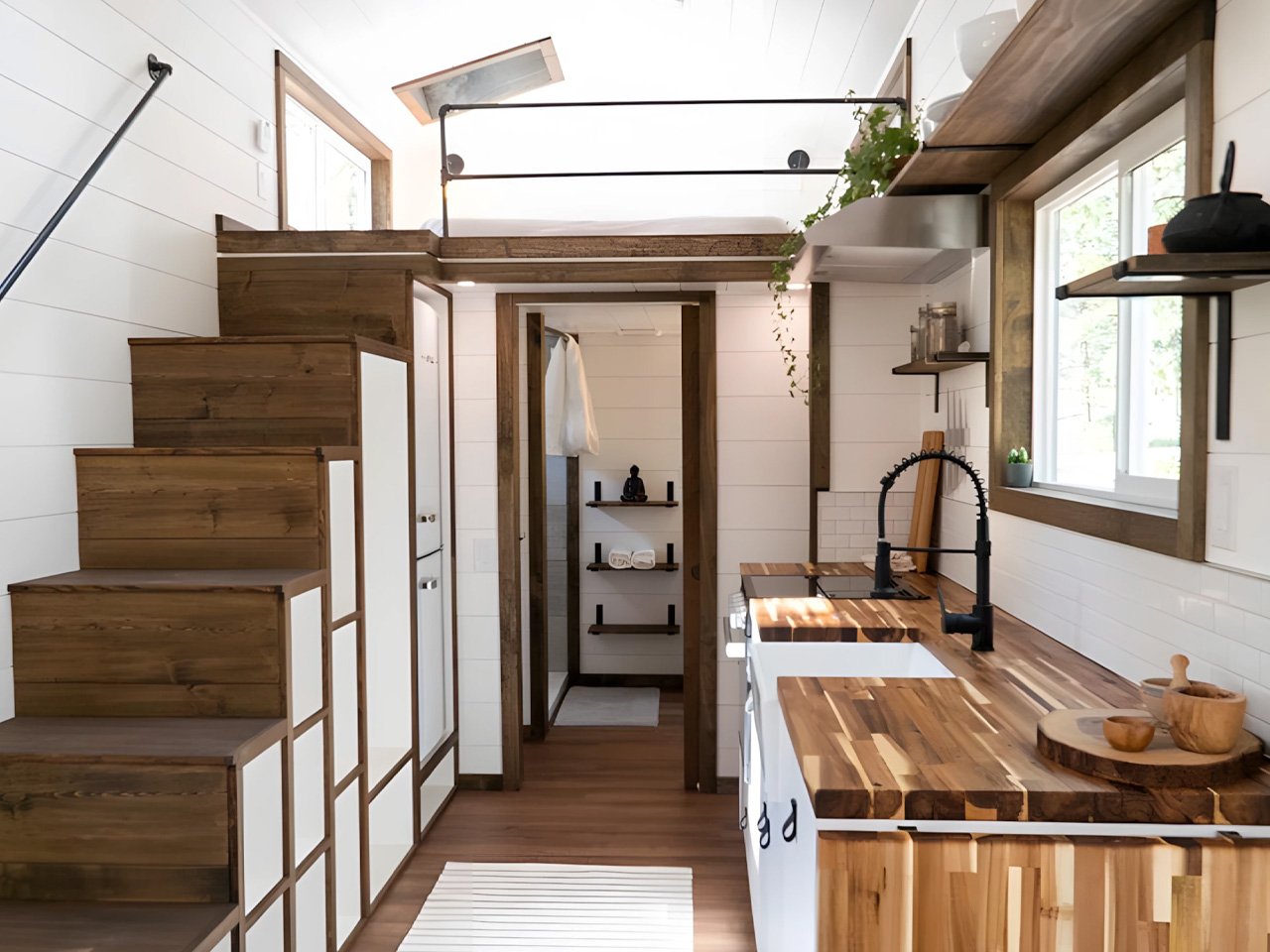 1756425961 561 Decouvrez Comment Cette Tiny House Eclatante Transforme 30 Pieds en - plare.
