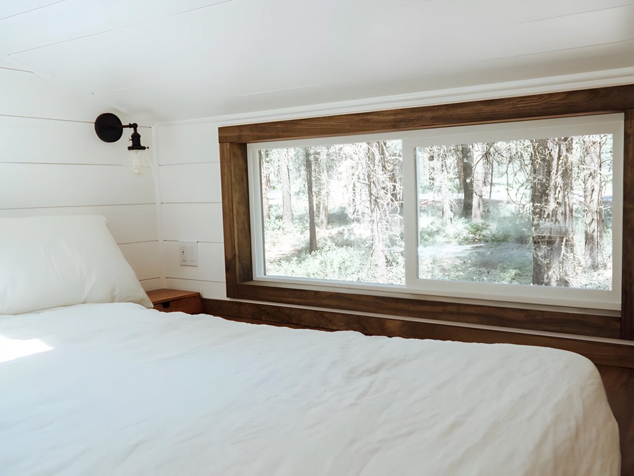 1756425961 832 Decouvrez Comment Cette Tiny House Eclatante Transforme 30 Pieds en - plare.