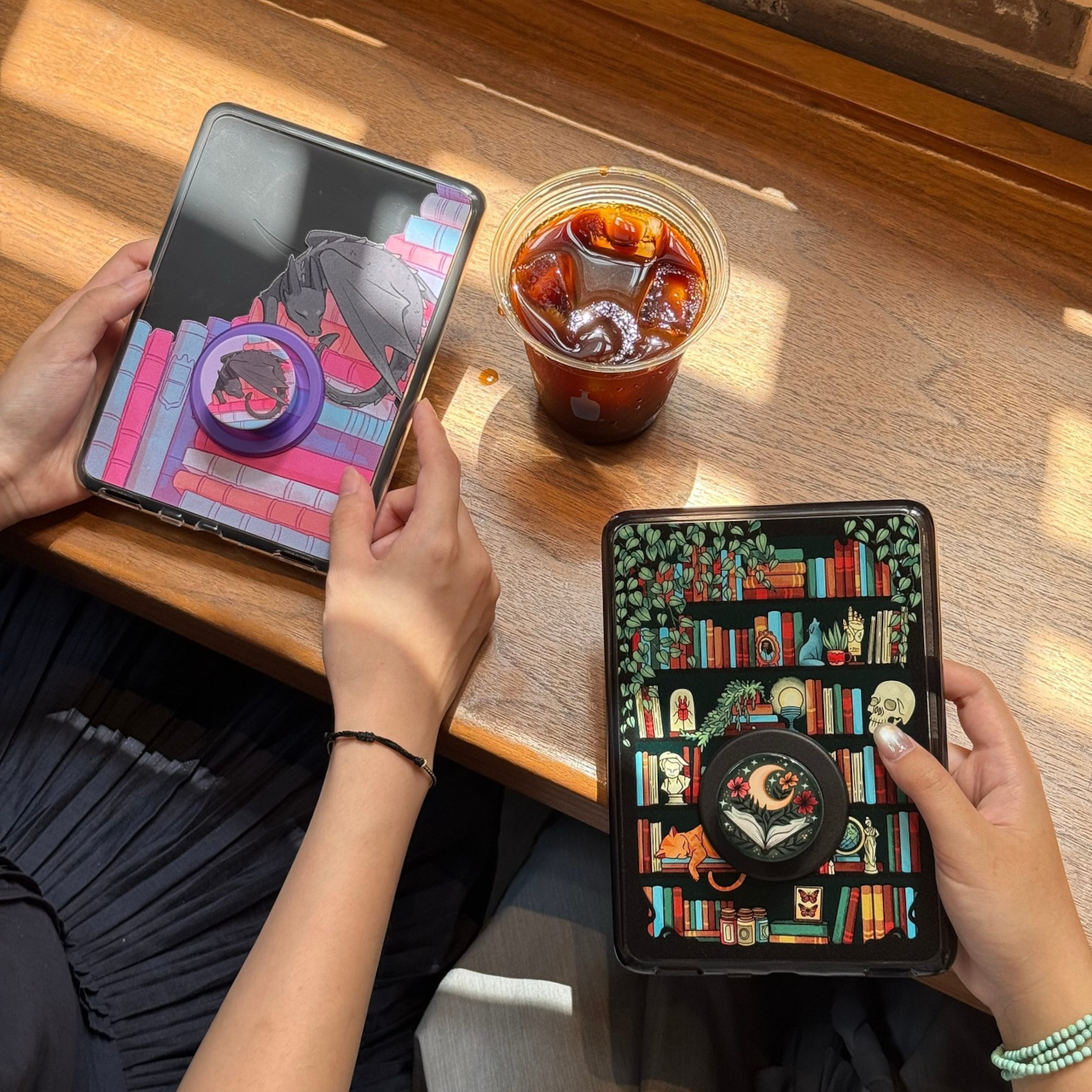 1756477849 988 Transformez Votre Lecture avec la Coque PopSockets MagSafe pour Kindle - plare.