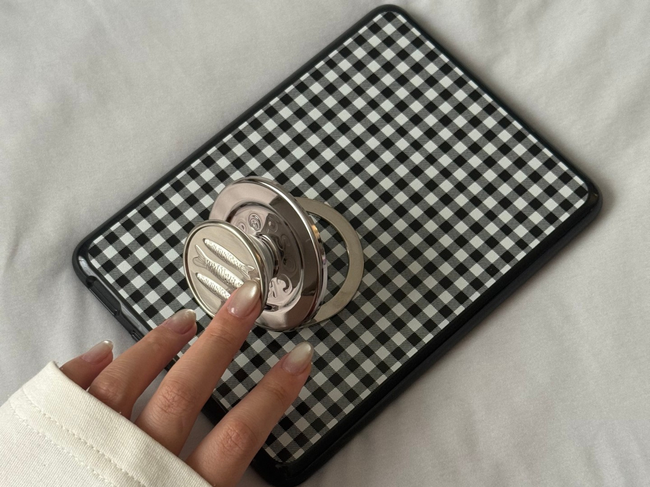 1756477852 409 Transformez Votre Lecture avec la Coque PopSockets MagSafe pour Kindle - plare.