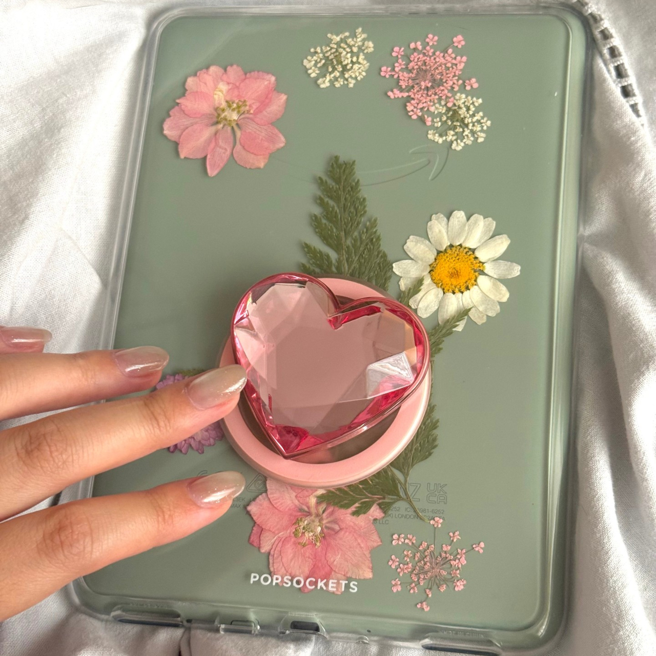 1756477854 560 Transformez Votre Lecture avec la Coque PopSockets MagSafe pour Kindle - plare.