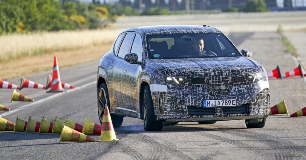 BMW stimule le retour des conducteurs de Tesla avec le nouvel iX3 électrique à prix compétitif en Europe