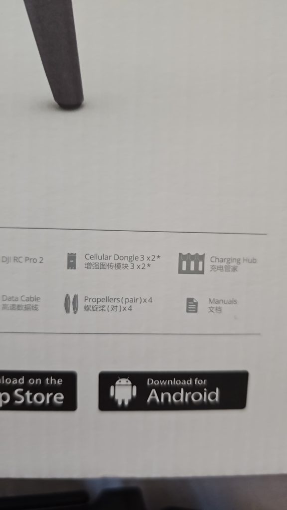 DJI Mavic 4 Pro un dongle cellulaire en vue - plare.