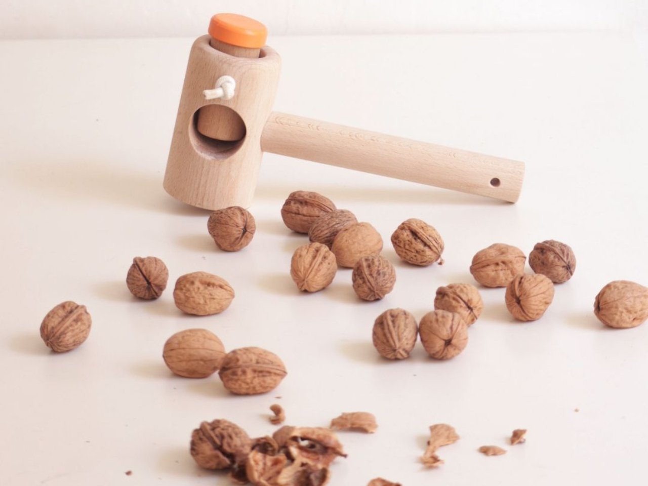 Decouvrez le Concept Innovant du Casse Noisette en Bois de Hetre - plare.