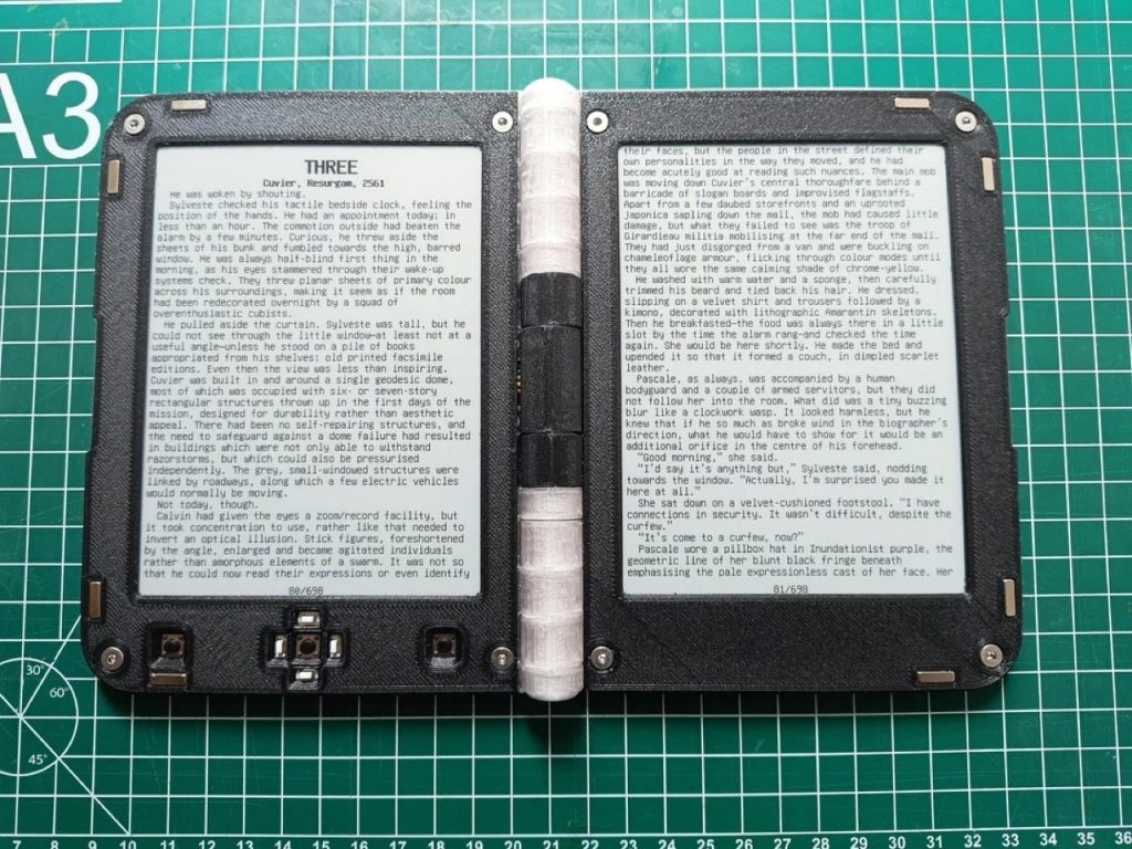 Découvrez le Génie du Duo Écran : Cette E-Reader Réinvente la Lecture comme un Vrai Livre!