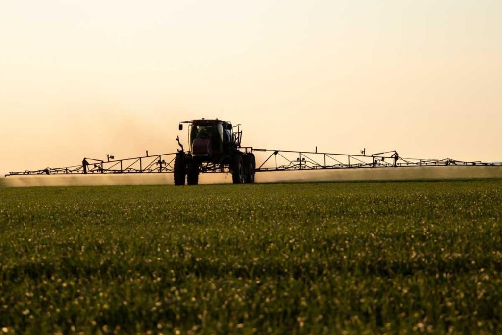 Impact des agrotéchenies sur la santé, l’environnement et l’accès à l’eau : preuves, enjeux et solutions durables