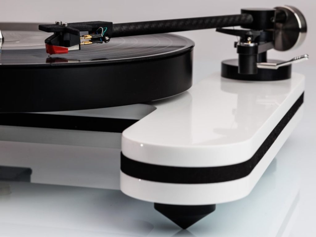 Comment le Design Allemand Révolutionne le Vinyle : Fini les Ennuies avec Flip a Puck et Changement de Vitesse !