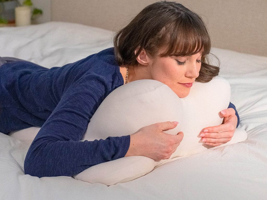 Découvrez le Coussin Révolutionnaire Spécialement Conçu pour Éliminer les Douleurs des Dormeurs sur le Ventre!