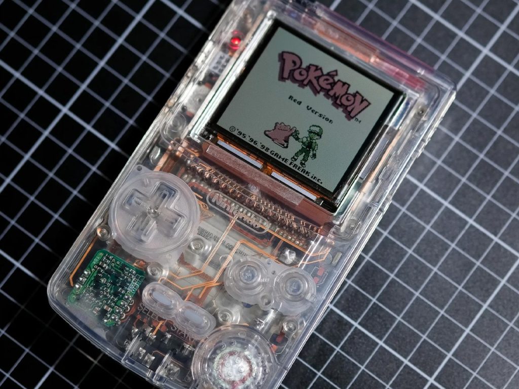 Transformez votre Game Boy Color : Découvrez comment créer un modèle entièrement transparent avec un circuit visible !