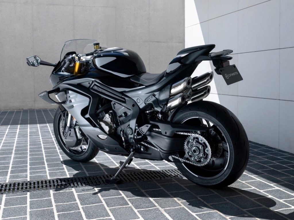 Découvrez le nouveau CFMoto WILD : La Sportsbike à Quatre Cylindres qui Reste Collée à la Route grâce à ses Spoilers !