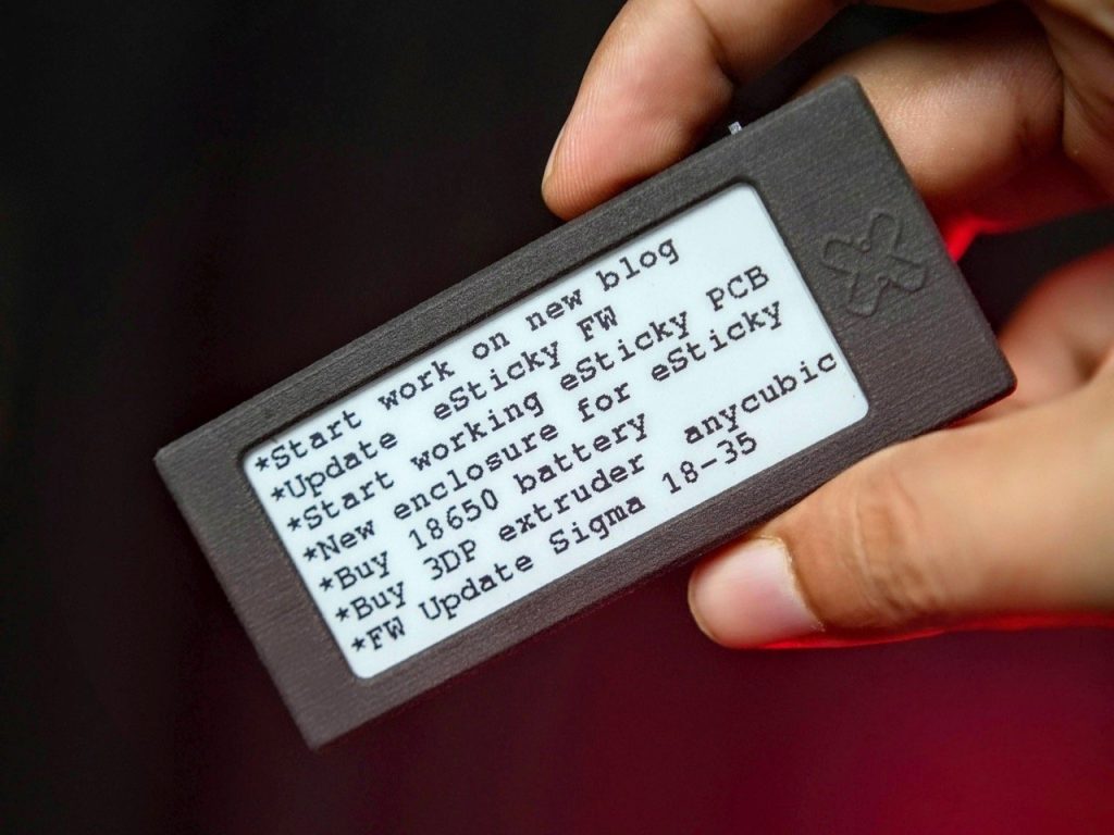 Découvrez comment ce hacker a créé un ‘Post-it sans papier’ avec un écran E-paper pour seulement 40 $ !