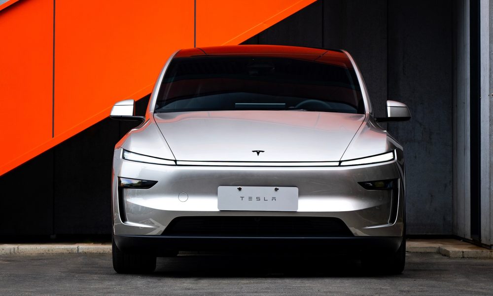 tesla model y l front - plare.